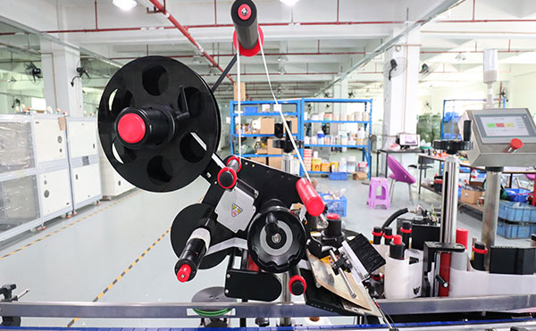 側(cè)面貼標(biāo)機(jī),貼標(biāo)機(jī),全自動貼標(biāo)機(jī)