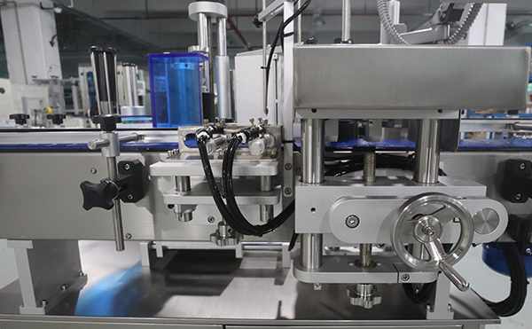 全自動圓瓶貼標機,貼標機設備,全自動貼標機