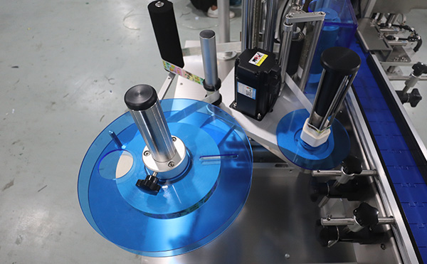 高速雙側(cè)面貼標(biāo)機(jī),高速雙側(cè)面貼標(biāo)機(jī),全自動貼標(biāo)機(jī)