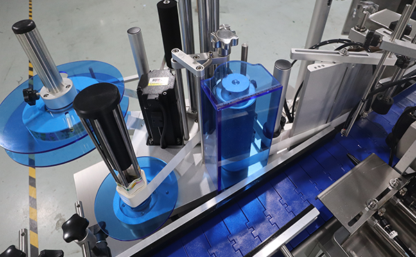 全自動定位圓瓶貼標(biāo)機(jī),圓瓶貼標(biāo)機(jī),全自動貼標(biāo)機(jī)生產(chǎn)廠家