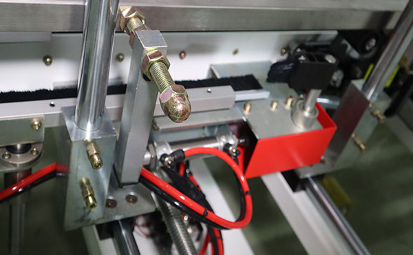 角邊全自動封箱機(jī),封箱機(jī),封箱機(jī)廠家,佼佼者自動化