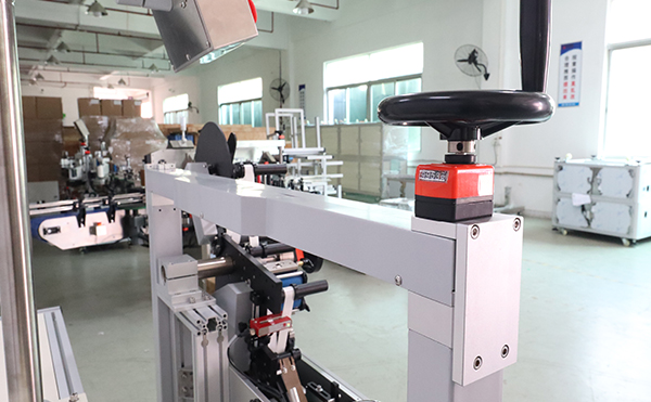 電線對折貼標(biāo)機(jī),對折貼標(biāo)機(jī),貼標(biāo)機(jī)廠家,佼佼者