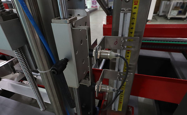 角邊全自動封箱機,封箱機設備,封箱包裝機生產(chǎn)廠家