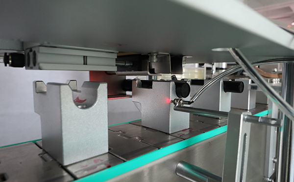 全自動(dòng)套標(biāo)機(jī),套標(biāo)機(jī),飲料套標(biāo)機(jī)