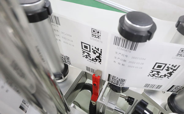 實時打印貼標(biāo)機,打印貼標(biāo)機,全自動貼標(biāo)機生產(chǎn)廠家,佼佼者自動化